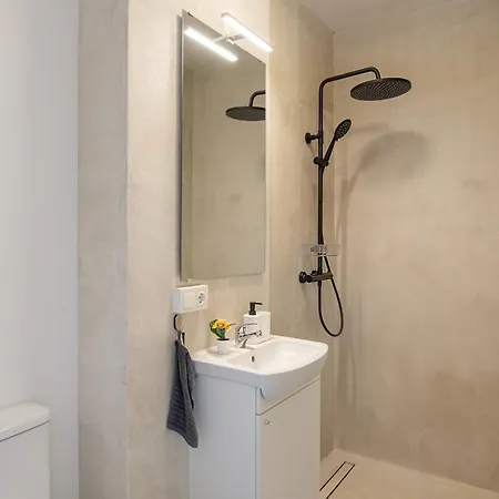 Bright 1br Nordic Boho 18, Private Parking & Self Check-in *